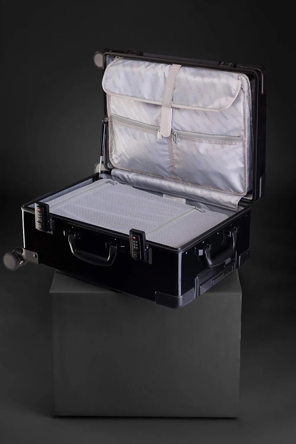 Andiamo Classico Suitcase with Built-in TSA Lock - Zipperless 20 Inch Hardside Carry On Bag- Lightweight (ABS PC) Luggage With 8-Rolling Spinner Wheels (Black)