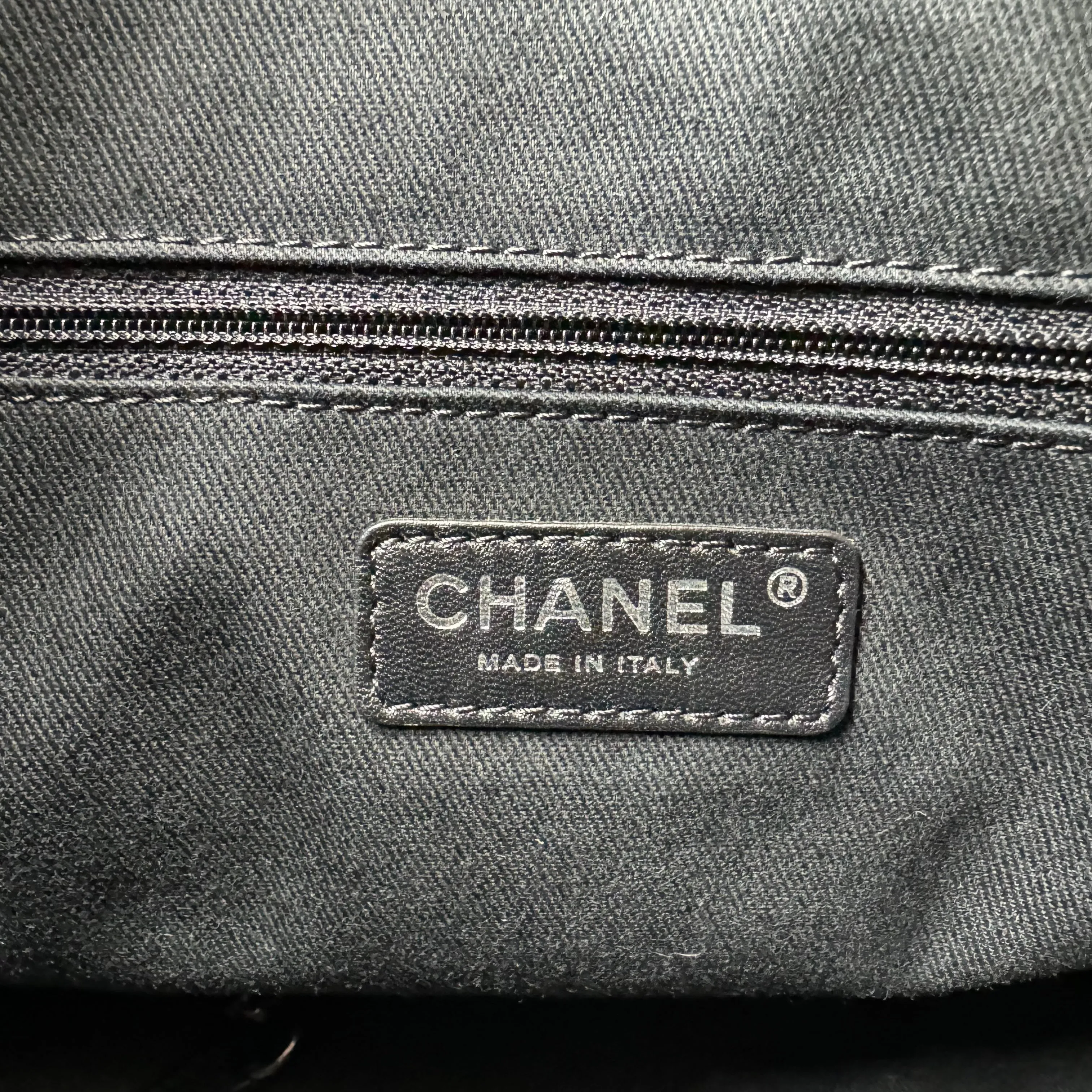 CHANEL Large Chic Caviar Shopping Tote
