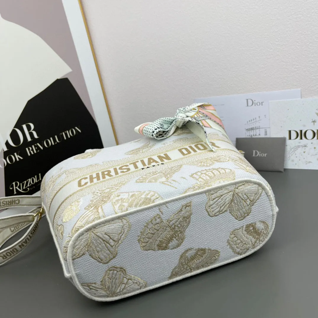 D Book Tote: Vegetable Basket Embroidery