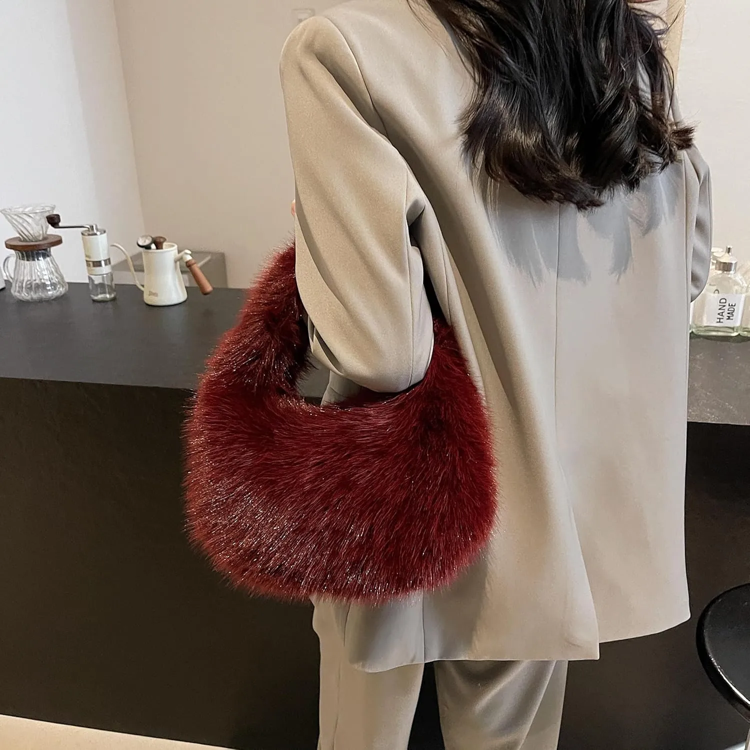 Faux Fur Fluffy Bag Furry Handbag Purse Fuzzy Tote Bag,Trendy Cute Plush Purse for Autumn and Winter