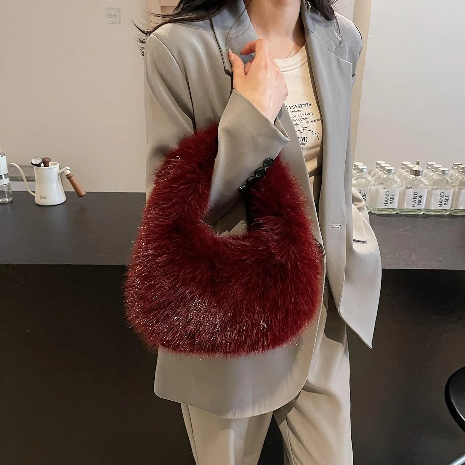 Faux Fur Fluffy Bag Furry Handbag Purse Fuzzy Tote Bag,Trendy Cute Plush Purse for Autumn and Winter
