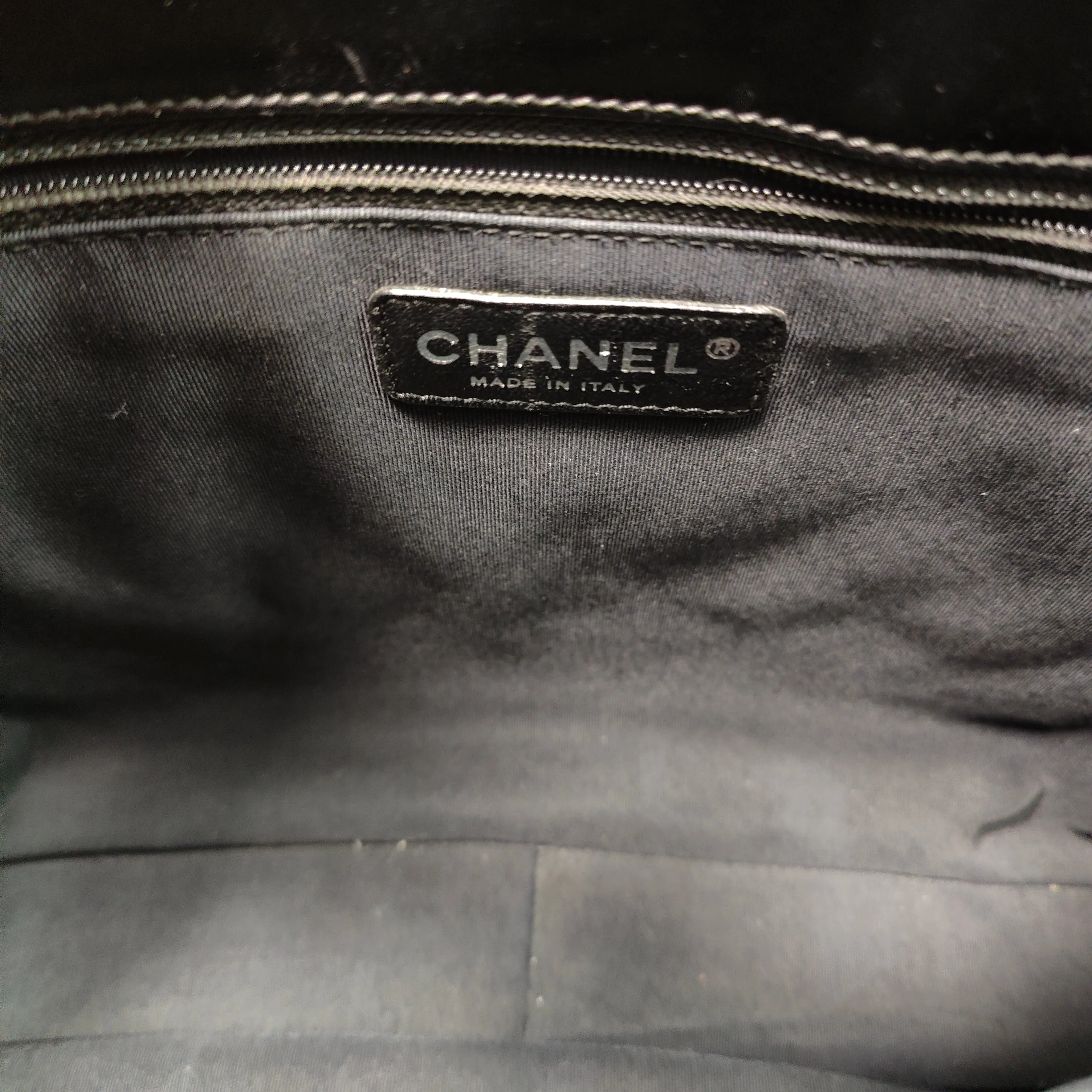 Grand Shopping Tote Quilted Caviar