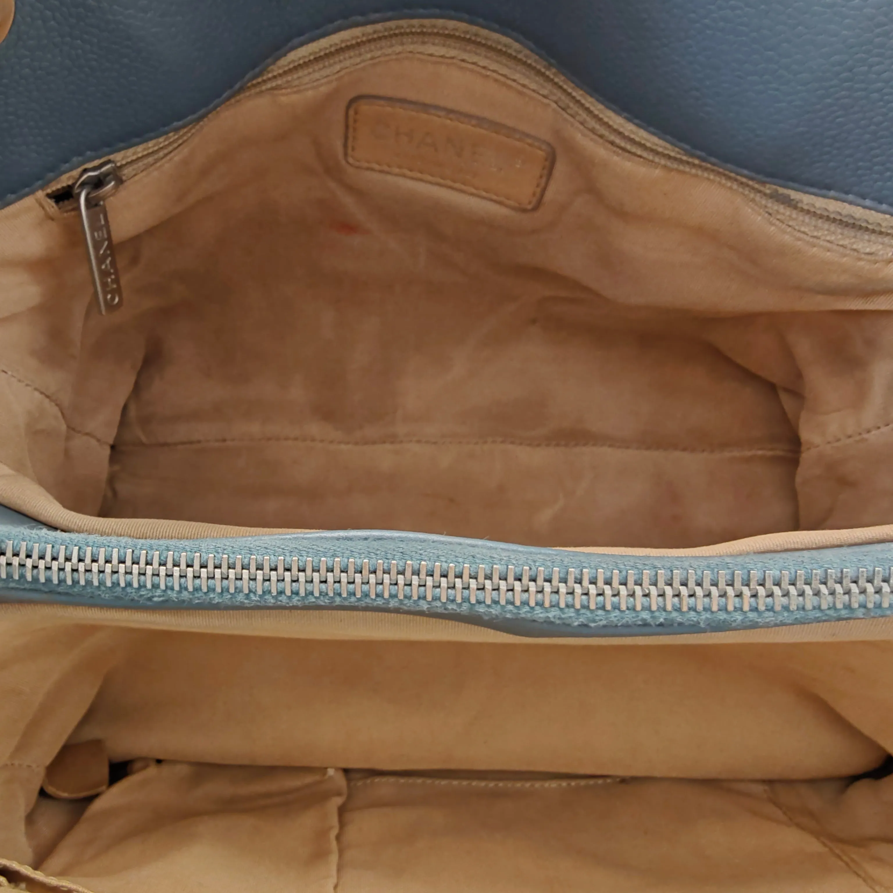 Grand Shopping Tote Quilted Caviar