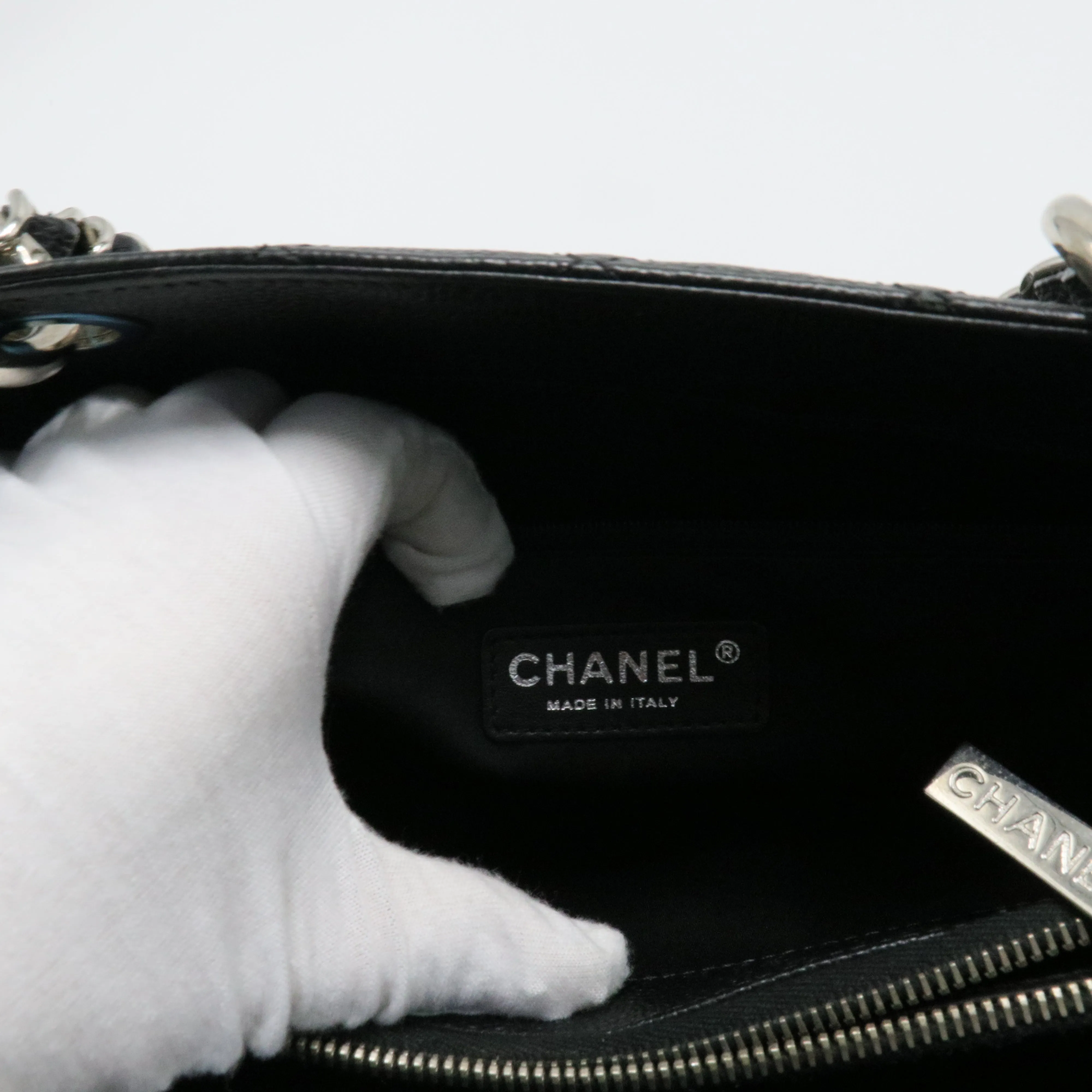 Grand Shopping Tote Quilted Caviar