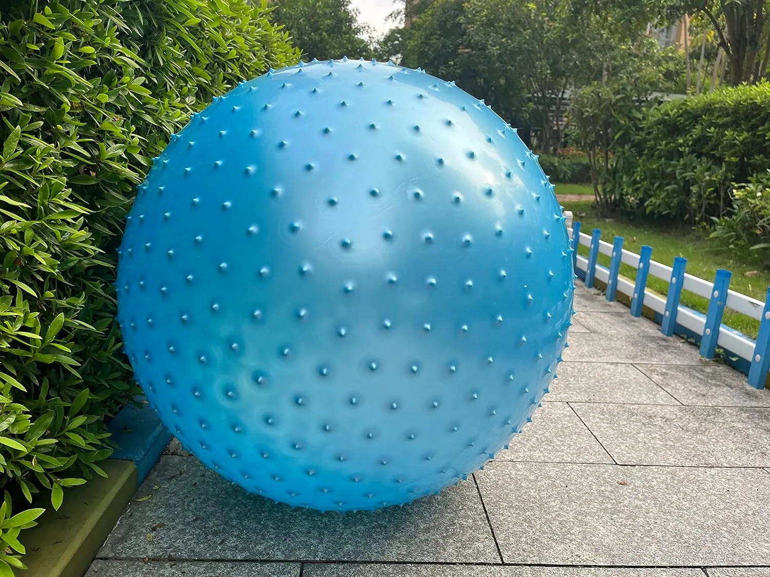Large Sensory Massage Ball for Kids, 33.5" 85CM Bouncy Exercise Balls for Toddlers, Big Inflatable Toys with Tactile Spikes, Outdoor Giant Yoga Ball, Large Beach Balls