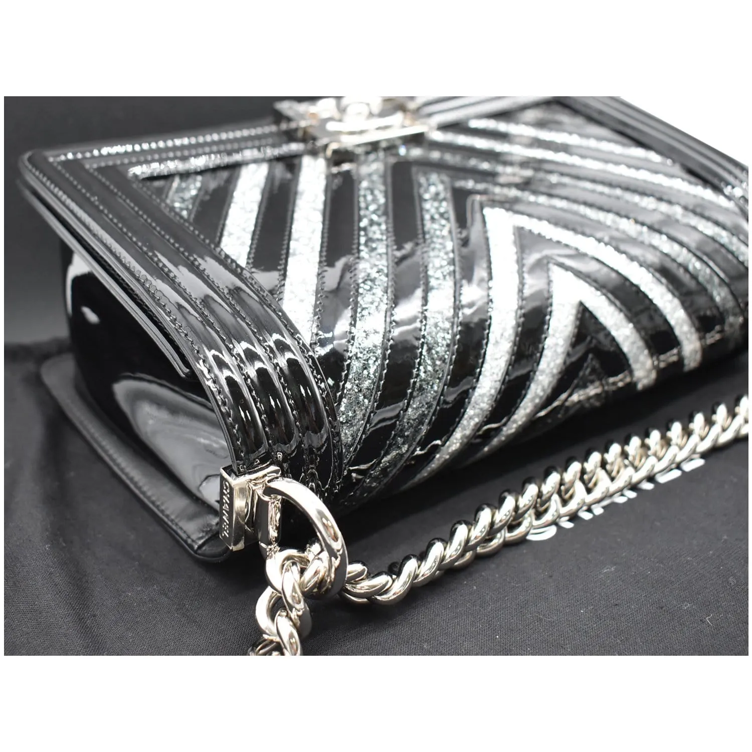 PVC Black Shoulder Medium Chevron VIP offer Bag Glitter CHANEL Boy Global reach Patent