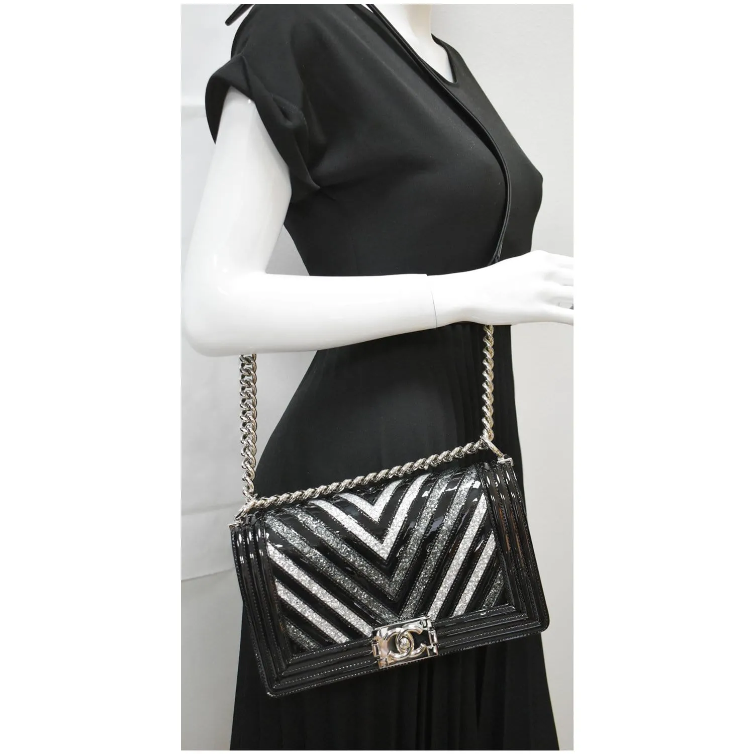 PVC Black Shoulder Medium Chevron VIP offer Bag Glitter CHANEL Boy Global reach Patent