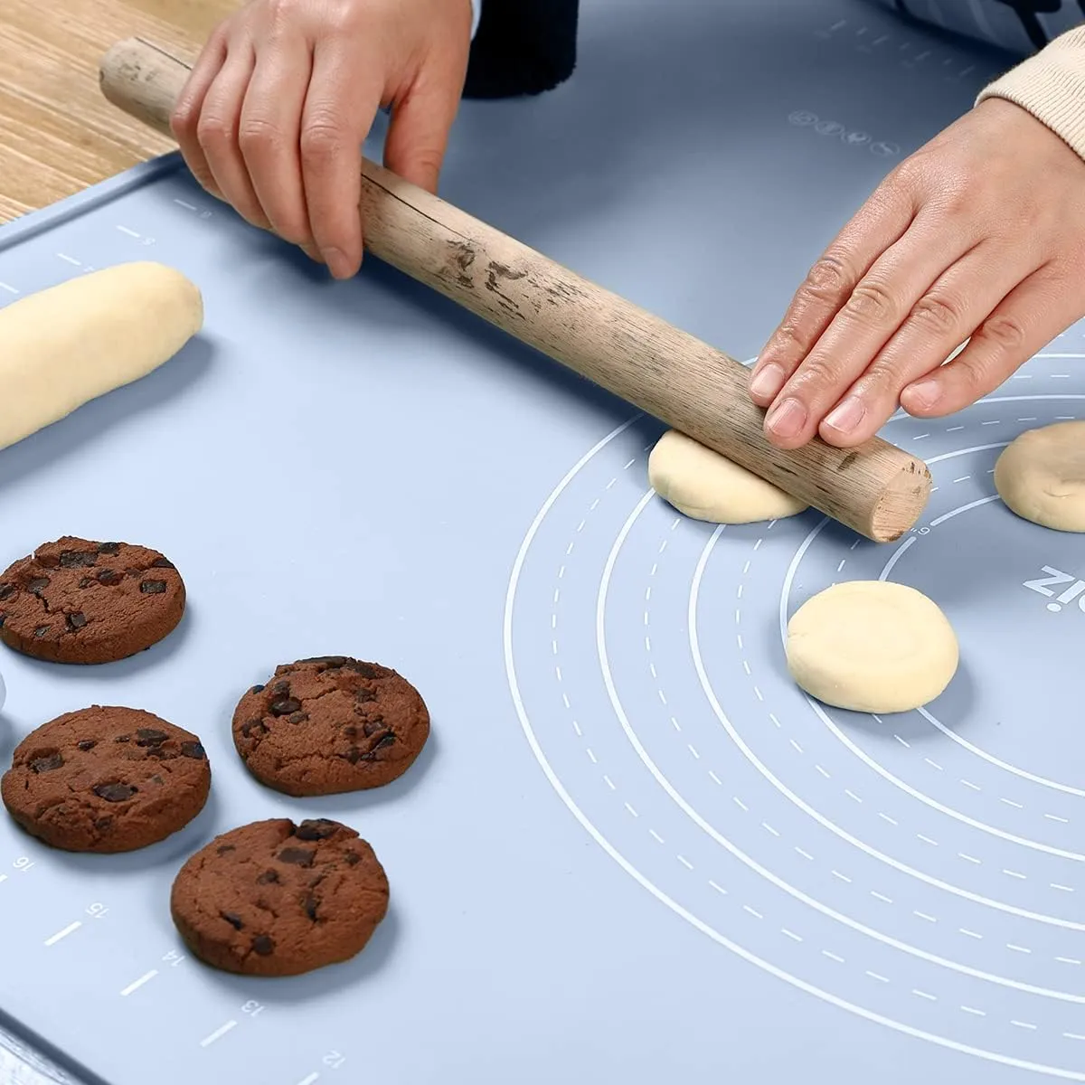 Silicone Pastry Mat 32"*24" Extra Thick Non Stick Baking Mat Food Grade Silicone Dough Rolling Mat with Edge Heightening Large Blue