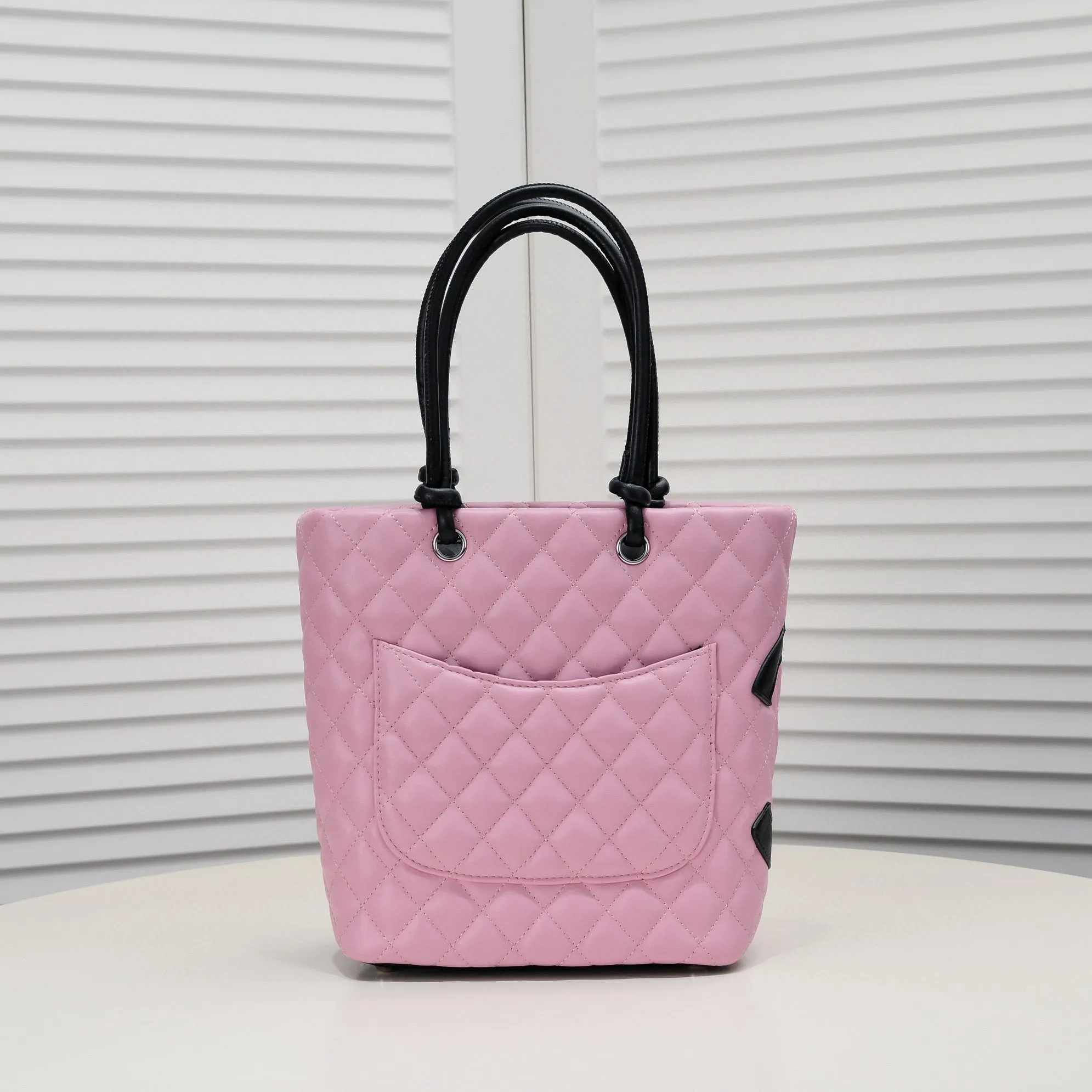 Tote Bag Cambon Line Medium: A Timeless Classic