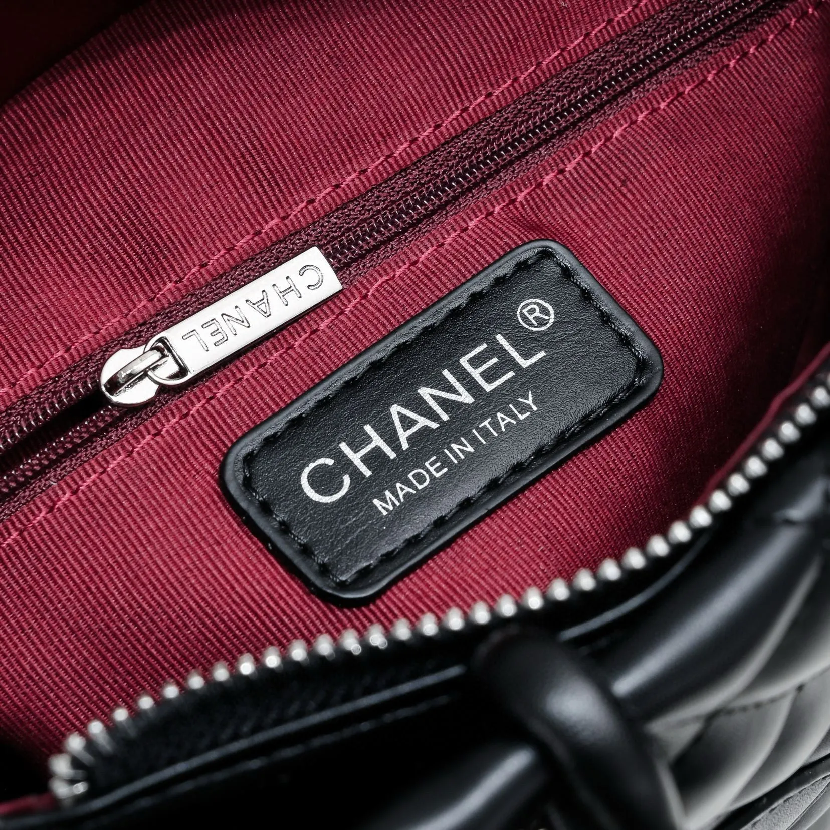 Tote Bag Cambon Line Medium: A Timeless Classic