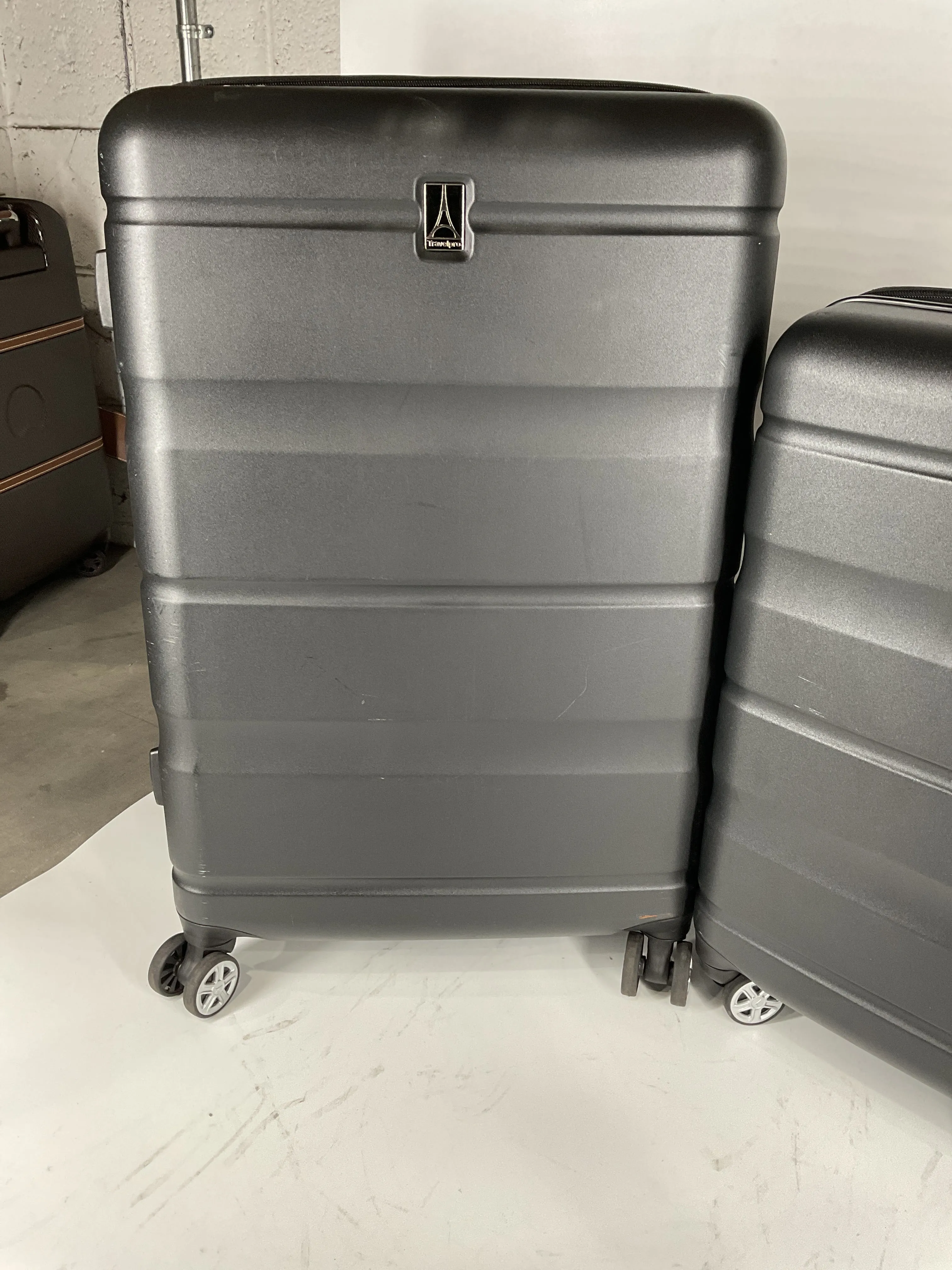 Travelpro Runway Hardside 2-Piece Expandable Spinner Set (20/25") - Black/2-Piece Set (20/25)