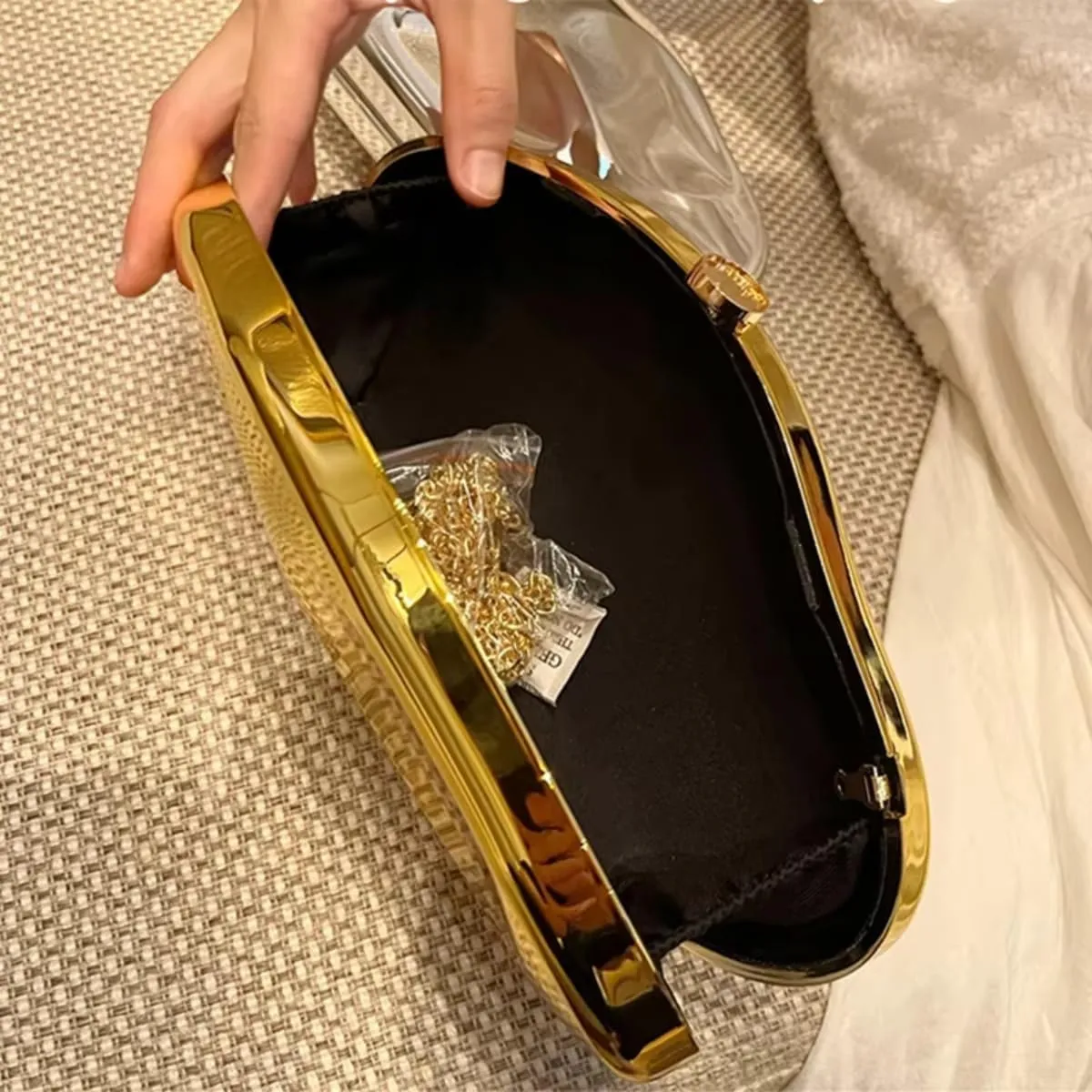 Women Acrylic Evening Clutch Purse Unique Metallic Lattice Pattern Handbag Glitter Crossbody Bag for Banquet Prom