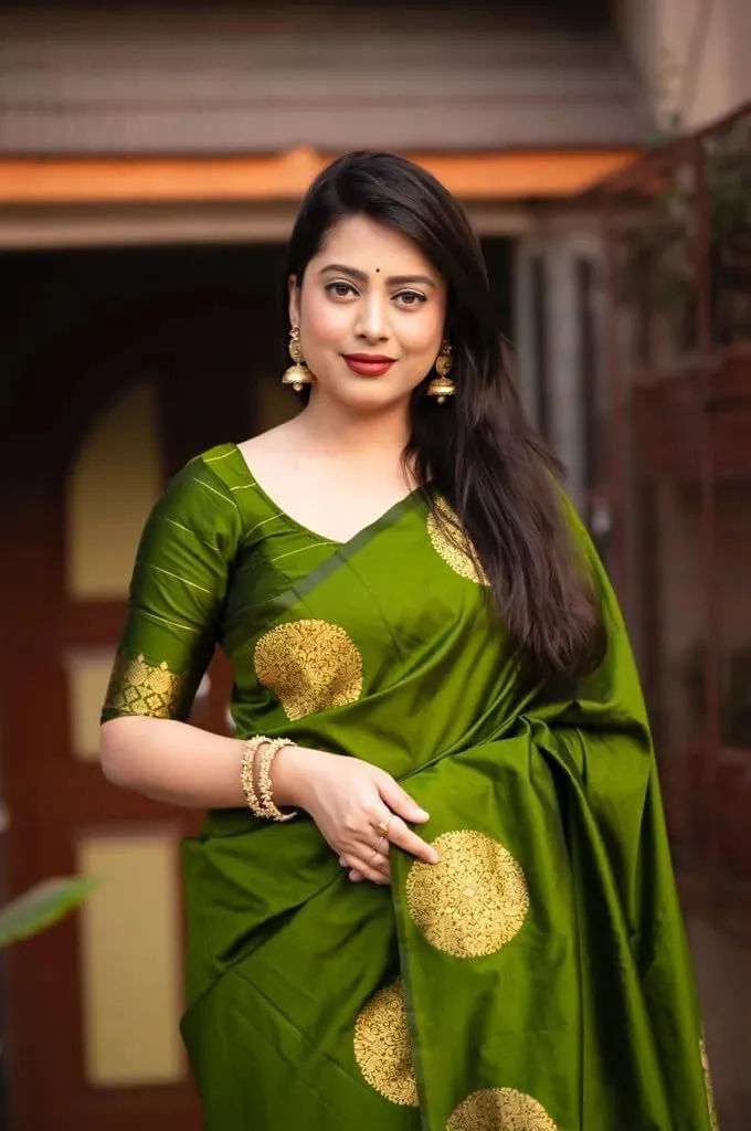 Women's Kanjivaram Soft Pure Silk Banarasi Sarees With Blouse Piece