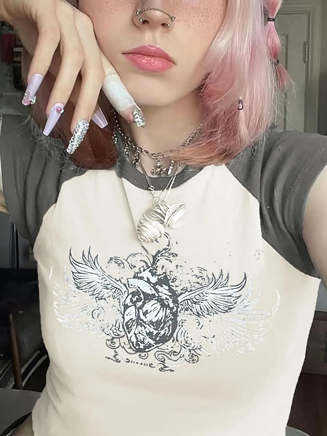 Xineicy Y2K Crop Tops for Woman Short Sleeve Crew Neck Graphic Baby Tees Grunge Wing Print T-Shirt